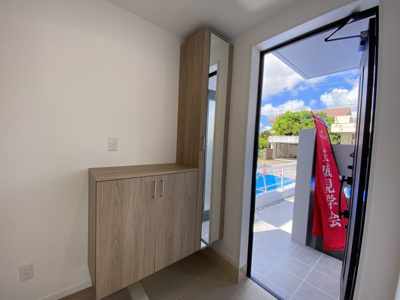 【玄関】 | 嘉手納屋良Ⅱ（全5棟） | ※同仕様写真です