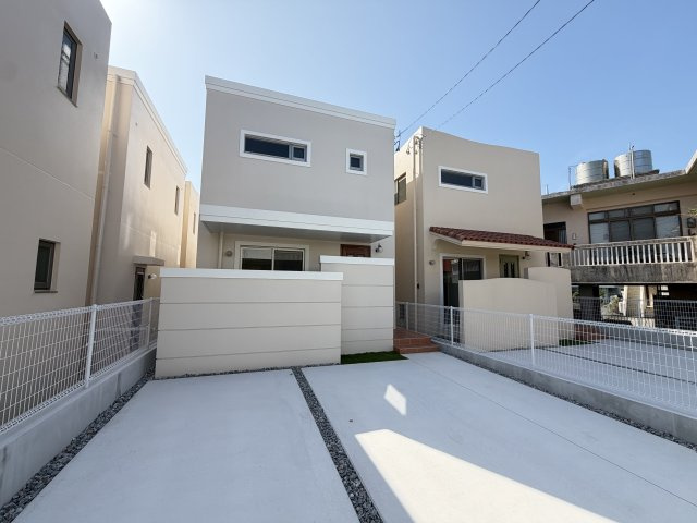 嘉手納屋良Ⅱ（全5棟）1・4号地の外観|※全棟並列駐車2台完備♪（4号棟）