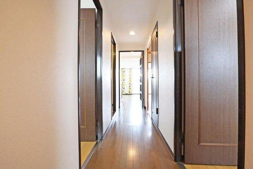 ライオンズマンション明石江井ヶ島の内装|廊下