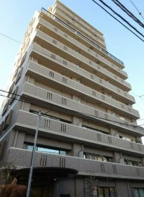 【外観】 | 藤和シティーホームズ西荻窪駅前 | 鉄骨鉄筋コンクリート造のがっちりとした建物。