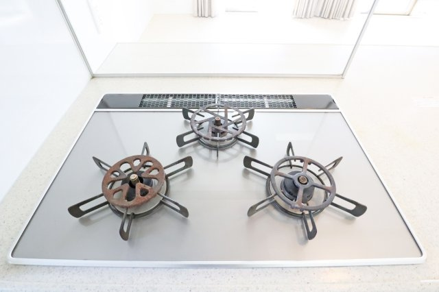 アルファステイツ田寺のキッチン|三口コンロ