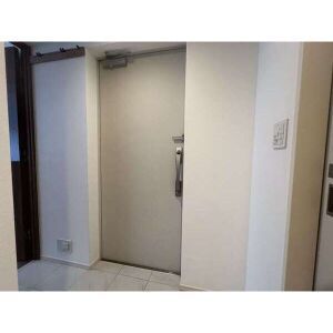 パークリュクス西麻布の玄関