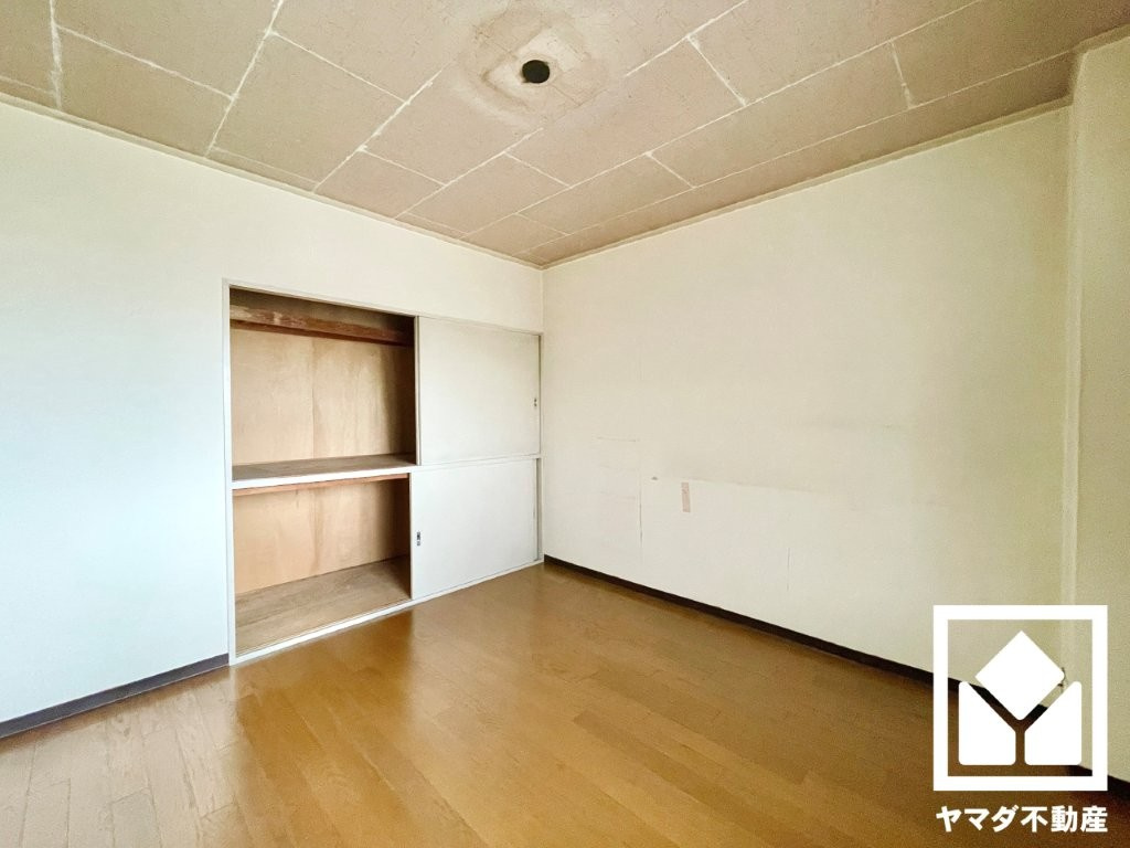 伏見日光ハイツ一号棟の洋室