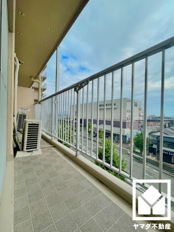 伏見日光ハイツ一号棟のバルコニー