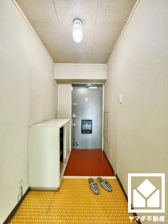 伏見日光ハイツ一号棟の玄関