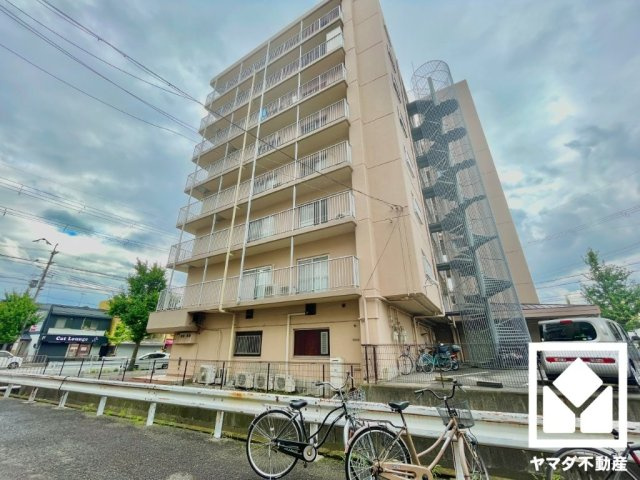 伏見日光ハイツ一号棟の外観