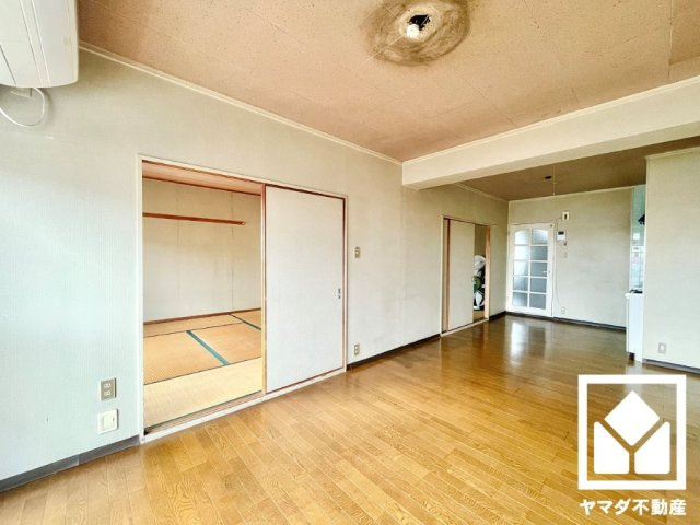 伏見日光ハイツ一号棟の居間・リビング