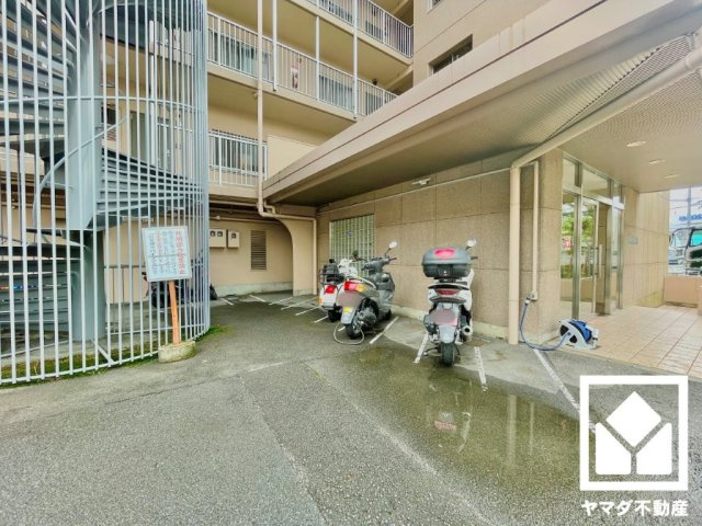 伏見日光ハイツ一号棟の駐輪場