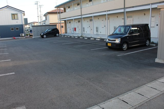 ボーラス北鬼柳Ｂの駐車場|敷地内駐車場（一台無料）