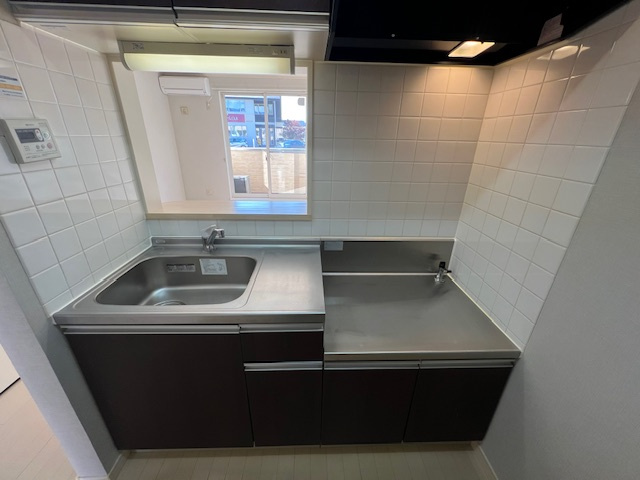 ボーラス北鬼柳Ｂのキッチン|お部屋が見渡せるカウンターキッチン