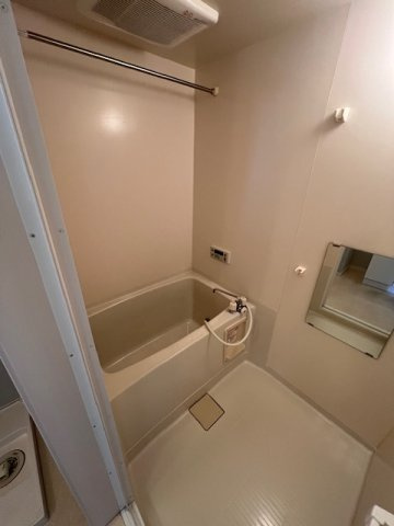 ボーラス北鬼柳Ｂの浴室|浴室乾燥機付き