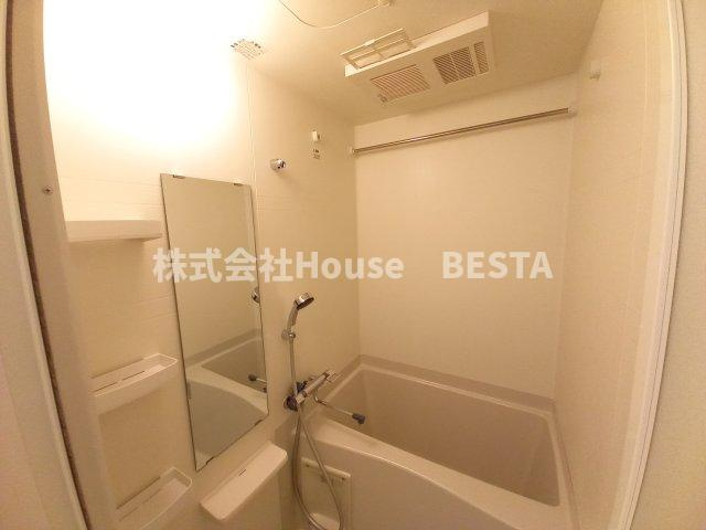 プレサンスジェネ新神戸ステーションフロントの浴室