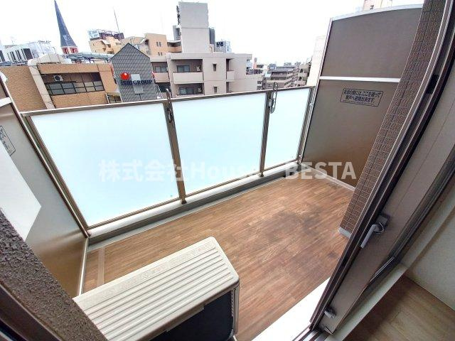 プレサンスジェネ新神戸ステーションフロントのバルコニー