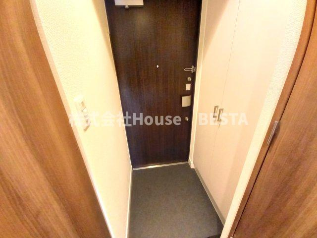 プレサンスジェネ新神戸ステーションフロントの玄関