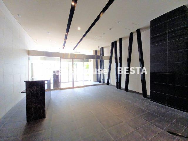 プレサンスジェネ新神戸ステーションフロントのエントランス