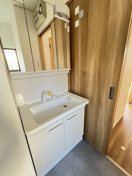 名古屋市天白区島田４丁目の中古一戸建の独立洗面台|「洗面台」三面鏡の洗面台　新品