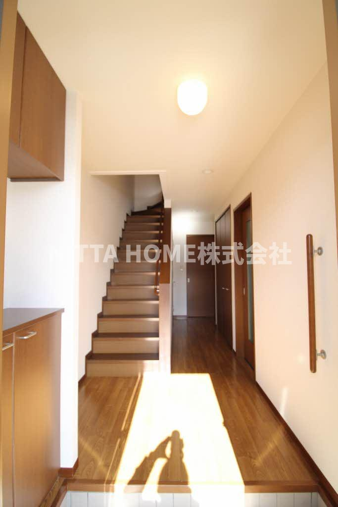 ツイン・アイリスの玄関|広いスペースの玄関です★