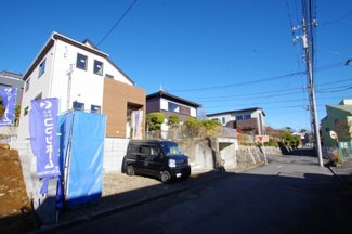 【前面道路含む現地写真】