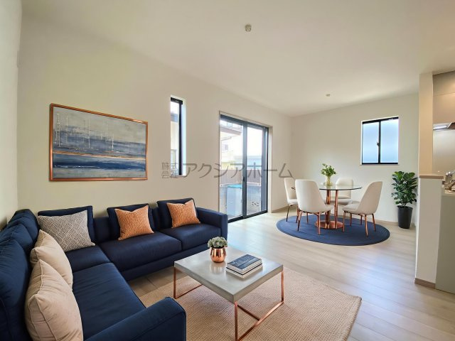 所沢市和ケ原2丁目・全1棟　新築一戸建　～リビング階段～の居間・リビング|（家具はCG画像での表示になります）