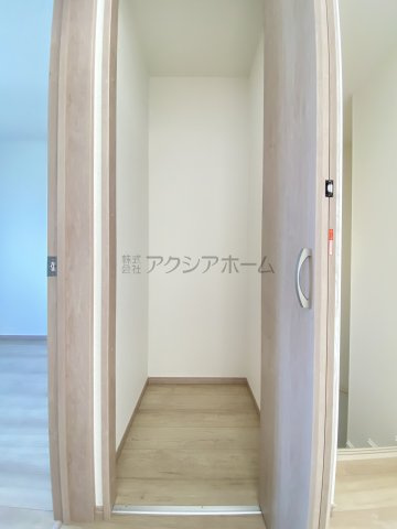 所沢市和ケ原2丁目・全1棟　新築一戸建　～リビング階段～の収納|備蓄倉庫