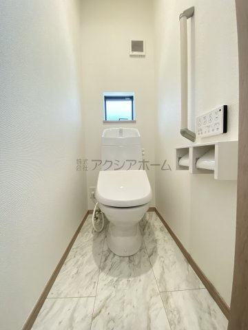 所沢市和ケ原2丁目・全1棟　新築一戸建　～リビング階段～のトイレ