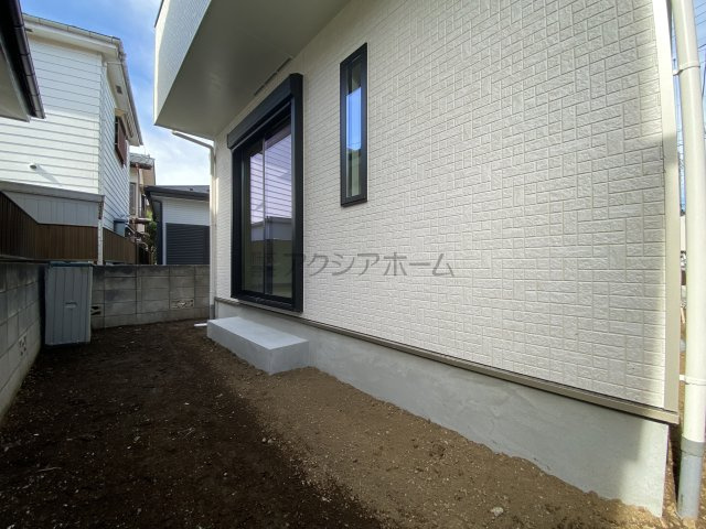 所沢市和ケ原2丁目・全1棟　新築一戸建　～リビング階段～の庭