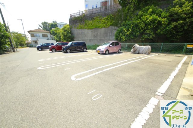 サンガーデン高津橋の駐車場