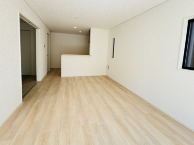 【居間・リビング】 | 柏市新逆井１丁目新築戸建【土南部小学校：4分】 | 18.5帖リビングダイニングキッチン