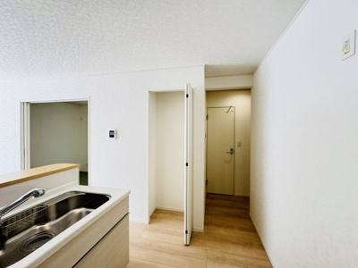 【収納】 | 柏市新逆井１丁目新築戸建【土南部小学校：4分】 | キッチン横・パントリースペース