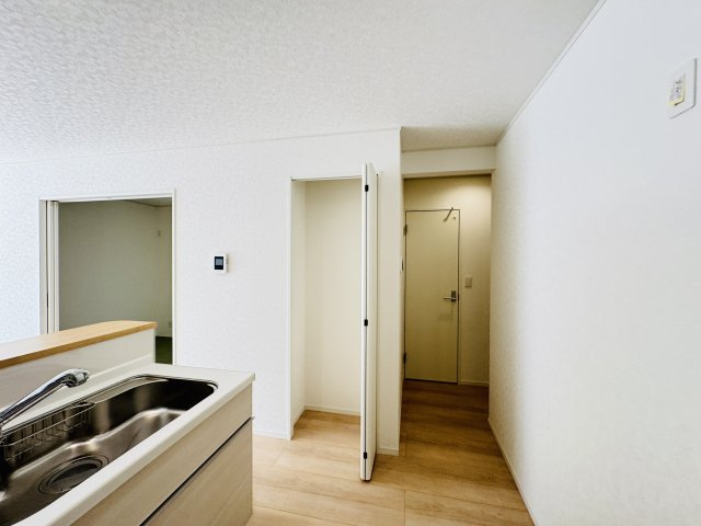 【収納】 | 柏市新逆井１丁目新築戸建【土南部小学校：4分】 | キッチン横・パントリースペース