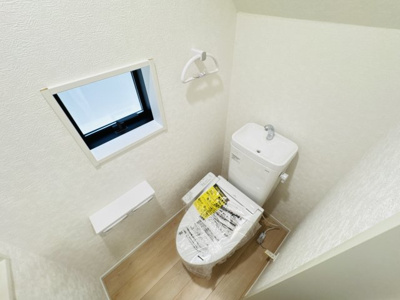 【トイレ】 | 柏市新逆井１丁目新築戸建【土南部小学校：4分】 | 温水洗浄暖房便座つきトイレ