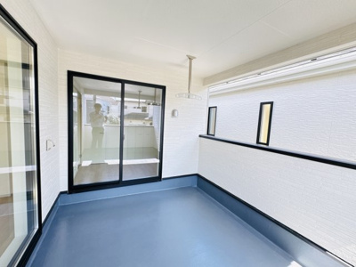 【バルコニー】 | 柏市新逆井１丁目新築戸建【土南部小学校：4分】 | 南向きインナーバルコニー・外部電源付き