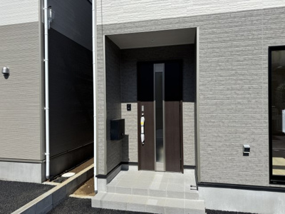【エントランス】 | 柏市新逆井１丁目新築戸建【土南部小学校：4分】 | エントランス・玄関ポーチ