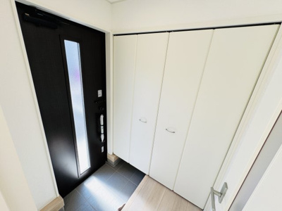 【玄関】 | 柏市新逆井１丁目新築戸建【土南部小学校：4分】 | 玄関ホール・シューズクローゼット