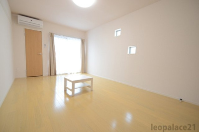 【居間・リビング】 | クレイノサンセーズ | 備品や設備仕様は号室等により異なります現地をご確認下さい。