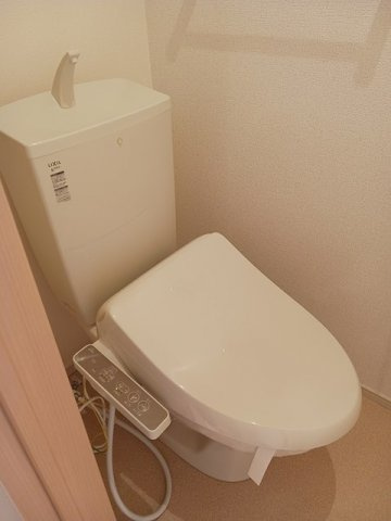 カーサ　アルベロディピノＡのトイレ|落ち着いたトイレです
