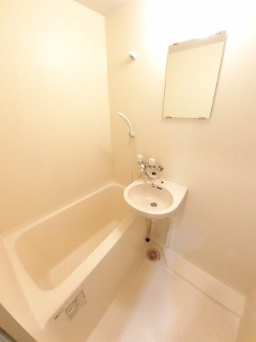 カーザ・モラエスの浴室|お風呂で日々の疲れを落としましょう