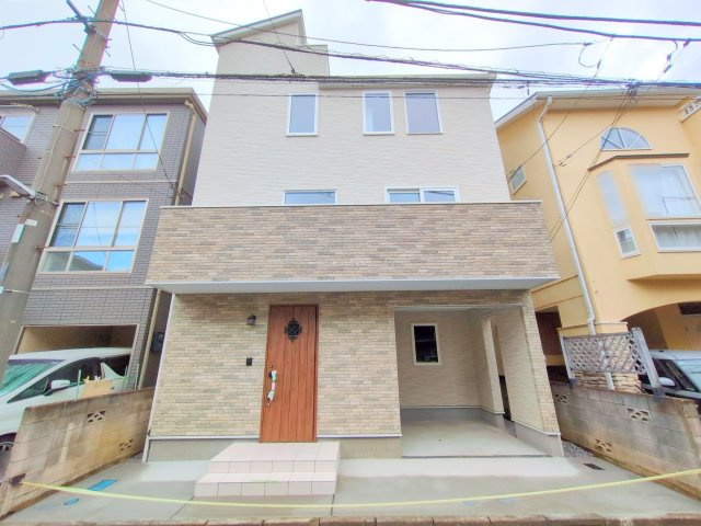 入間郡三芳町大字竹間沢の新築一戸建の外観|2025年9月撮影　
屋上付きの4LDK新築一戸建て！
BELS省エネ認定制度評価取得の住宅で快適なくらしを♪
資料請求やご見学などお気軽にお問い合わせください。
