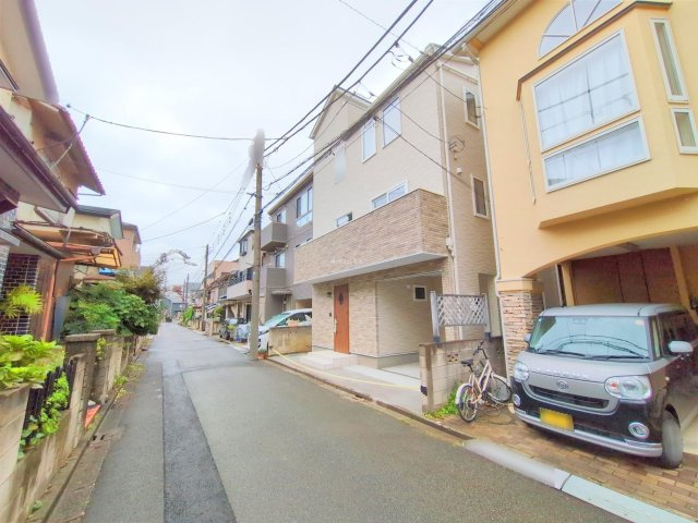 入間郡三芳町大字竹間沢の新築一戸建の前面道路含む現地写真|南西側4.5m公道です。