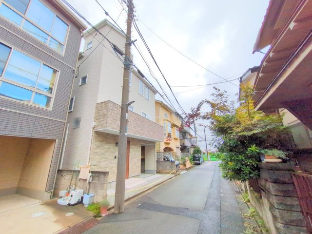 入間郡三芳町大字竹間沢の新築一戸建の前面道路含む現地写真