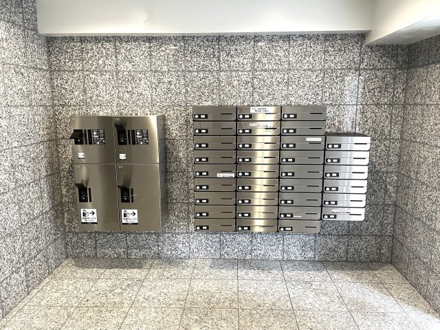 Sky Urawaのロビー|宅配ボックス付き