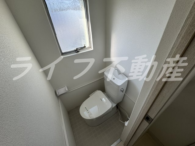 室内フルリノベーション完成！のトイレ|落ち着いた色調のトイレです