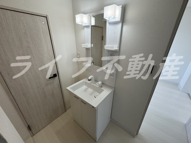 室内フルリノベーション完成！の独立洗面台|朝の支度にも助かる、独立の洗髪洗面化粧台