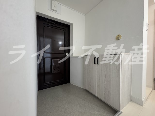 室内フルリノベーション完成！の玄関|落ち着いた玄関です