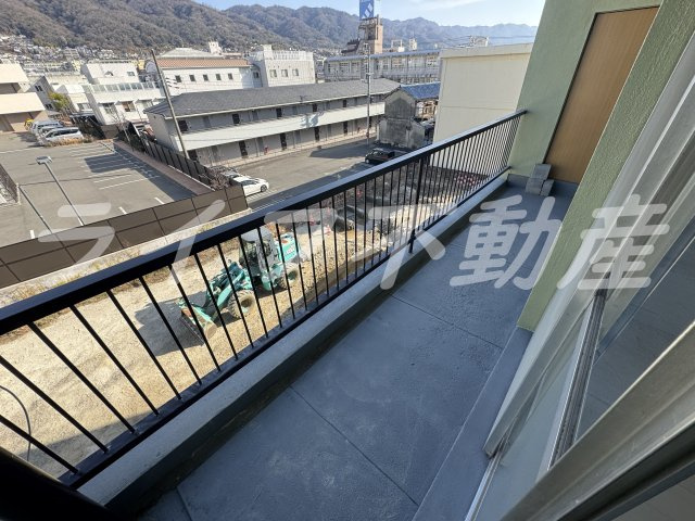 室内フルリノベーション完成！のバルコニー|お洗濯にも便利なバルコニー付き