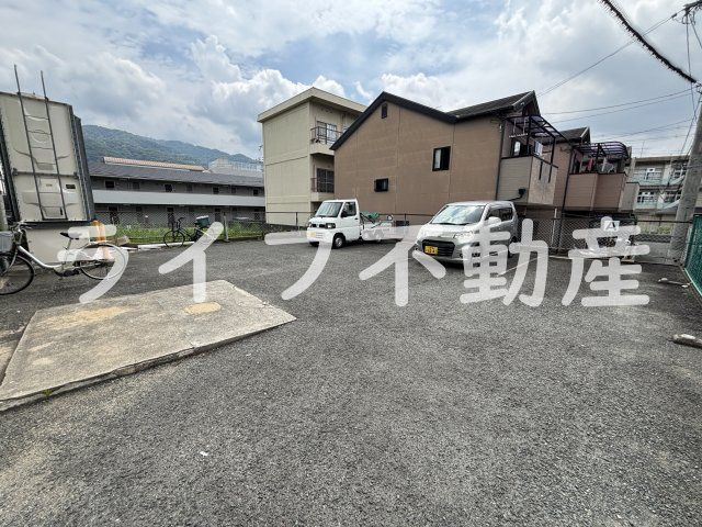 室内フルリノベーション完成！の駐車場|駐車場に車を止められます