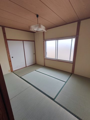 串間市大字西方の中古一戸建の和室|2階の6帖の和室です