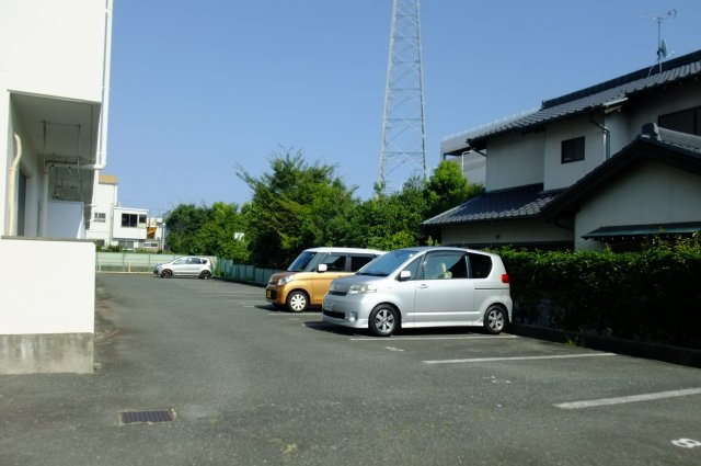 ロイヤルシングルの駐車場