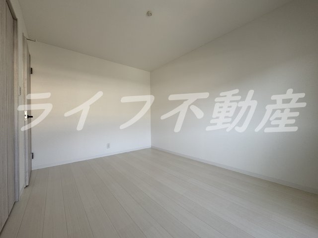 室内フルリノベーション完成！の洋室|きれいな洋室です