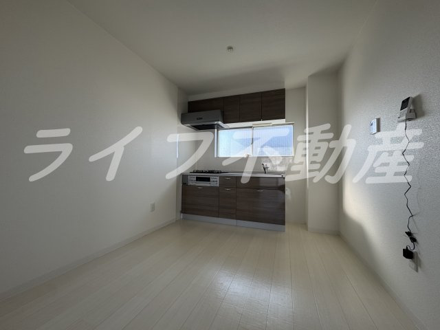 室内フルリノベーション完成！の内装|明るい色調の室内です